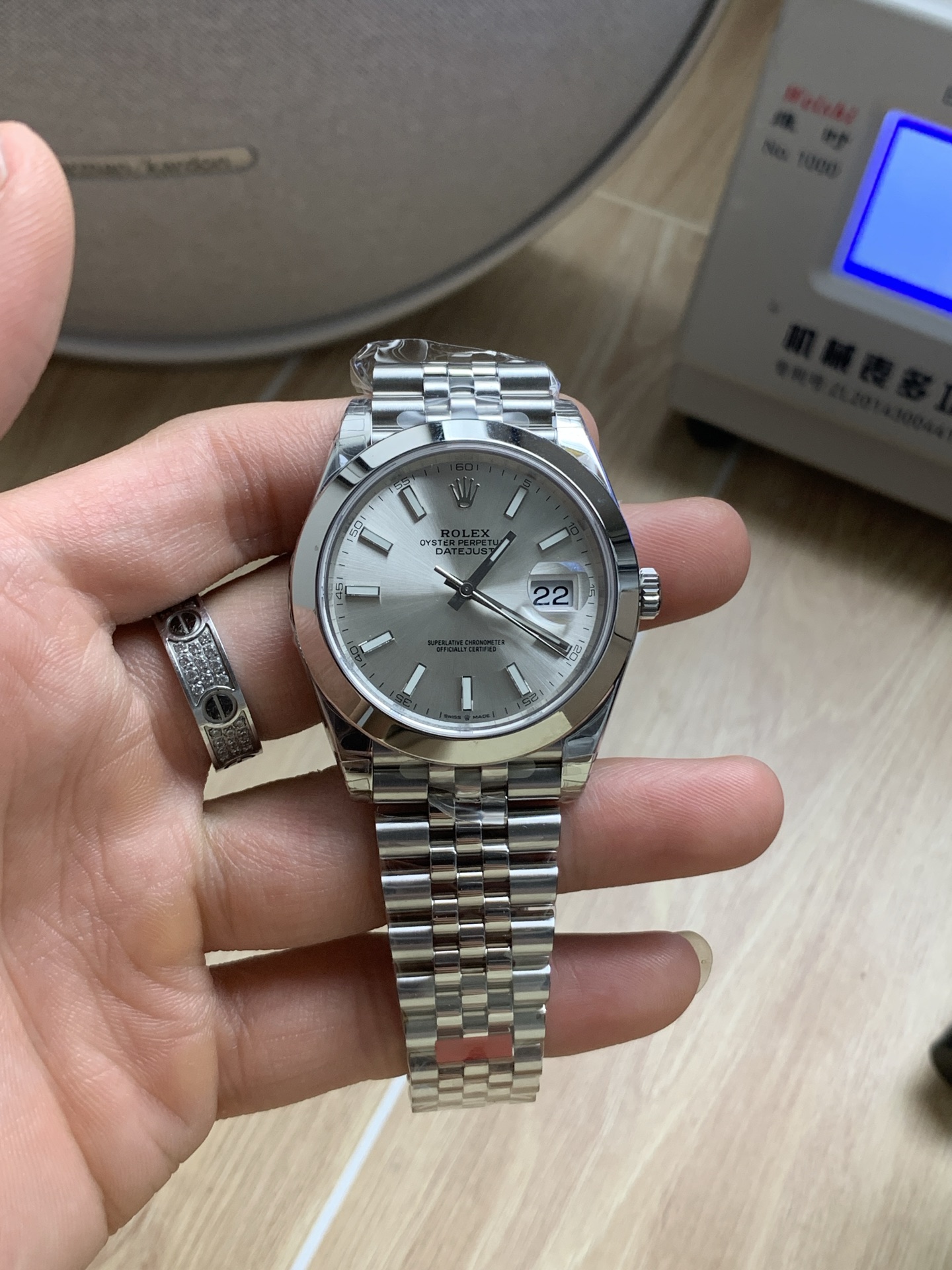 i1750763554578_5129_0_0.jpg VS Factory Rolex Datejust 41mm Silver Sunburst Dial Smooth Bezel Jubilee Bracelet (126300) 1:1 Super Clone – DD3235 Movement - Image 1
