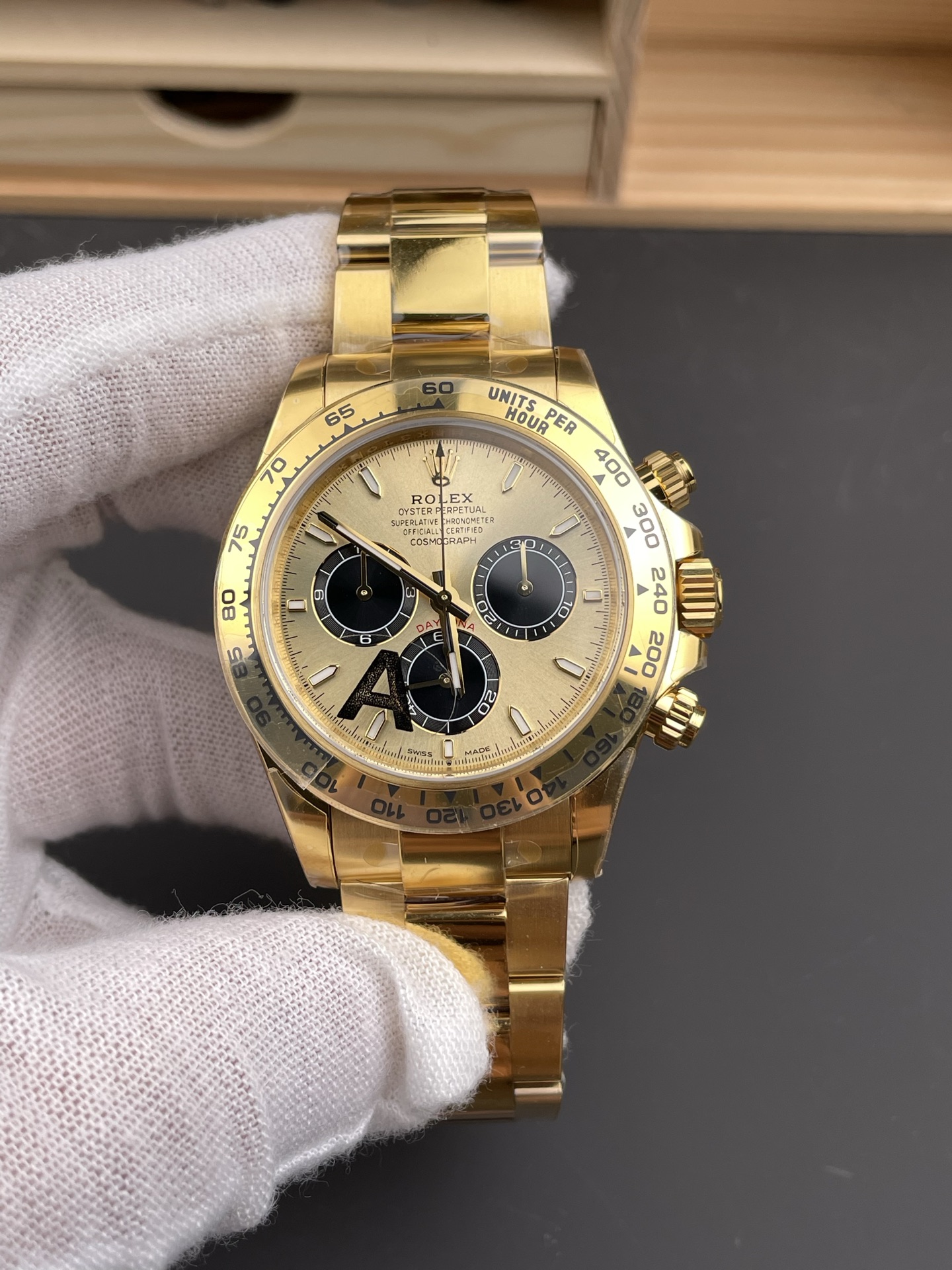 vsf-11052-f2ea8193bd-i1751183877209_5530_0_0-1 VS Factory Rolex Cosmograph Daytona Full Yellow Gold “Shawn Yue” Dial (126508) 1:1 Super Clone – DD4131 Movement - Image 1