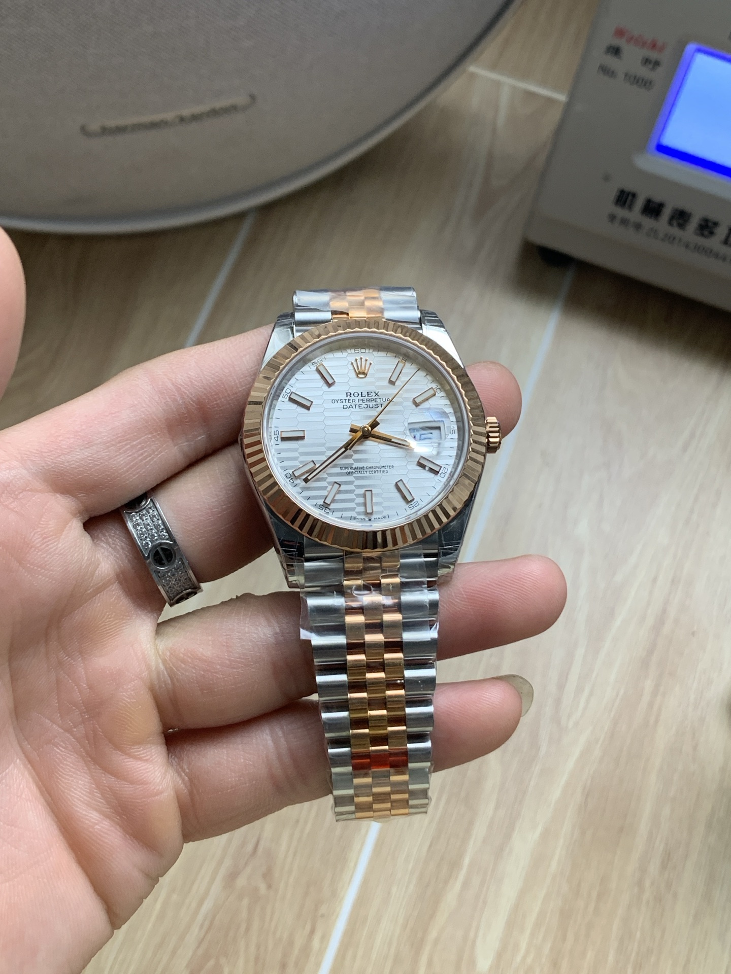 vsf-11659-b6d7cc0fd2-i1750766505156_904_0_0-1 VS Factory Rolex Datejust 41mm Two-Tone Rose Gold Silver Fluted Motif Dial Jubilee Bracelet (126331) 1:1 Super Clone – DD3235 Movement - Image 1