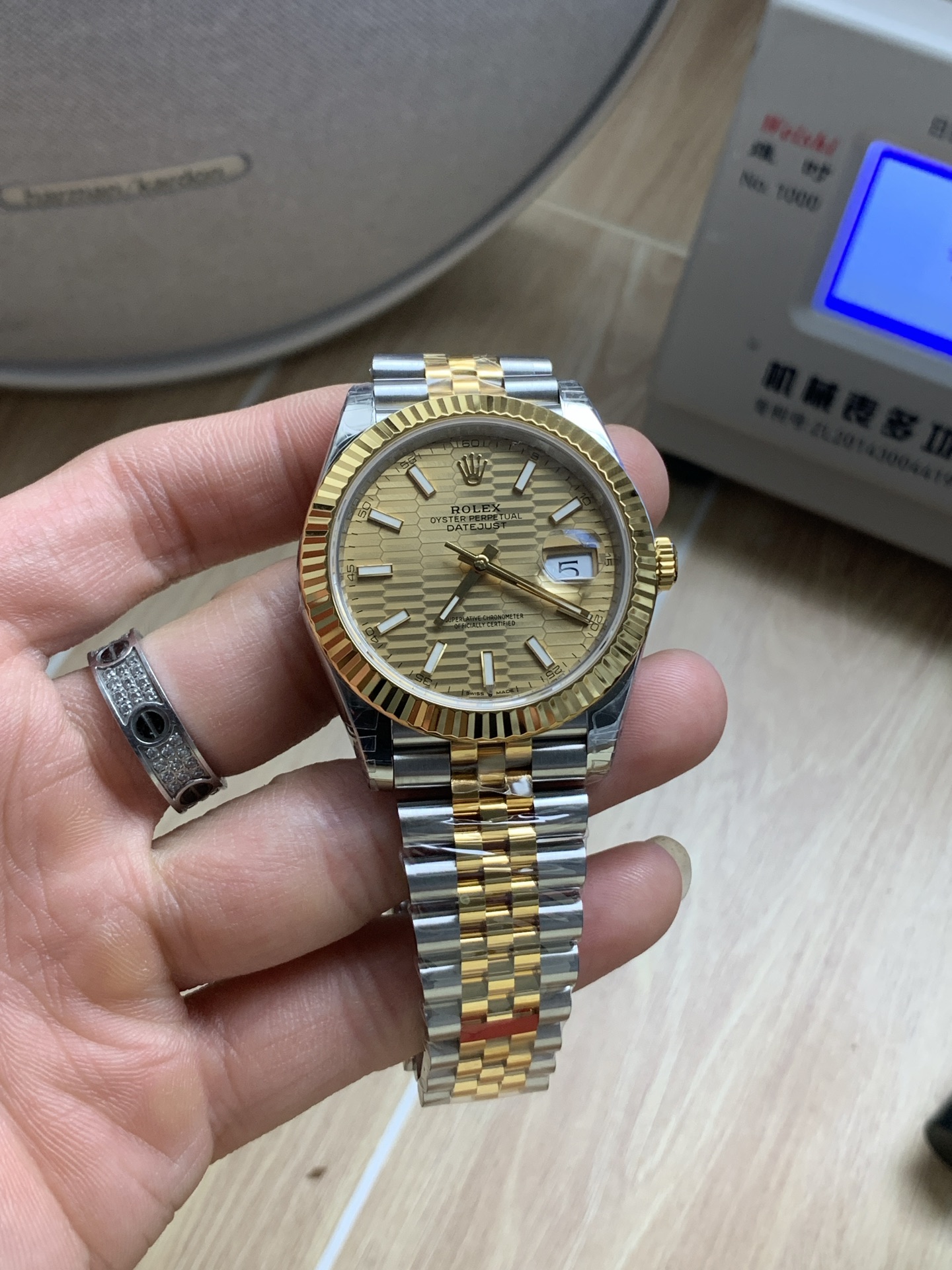 vsf-11894-77c49b0069-i1750768139123_7682_0_0-1 VS Factory Rolex Datejust 41mm Two-Tone Yellow Gold Fluted Motif Dial Jubilee Bracelet (126333) 1:1 Super Clone – DD3235 Movement - Image 1