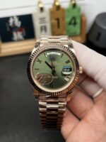 VS Factory (V2) Rolex Day-Date 40mm Rose Gold Olive Green Sunburst Roman Dial Fluted Bezel President Bracelet (228235) 1:1 Super Clone – DD3255 Movement - Image 2