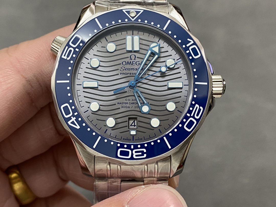 vsf-13073-6e90b0a8ed-a1717505252423_8138-1 VS Factory Omega Seamaster Diver 300M 42mm Grey Wave Dial Blue Ceramic Bezel Stainless Steel Bracelet (210.30.42.20.06.001) 1:1 Super Clone – DD8800 Movement - Image 1