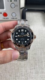 VS Factory Omega Seamaster Diver 300M 42mm Two-Tone 18K Sedna Gold Black Wave Dial (210.20.42.20.01.001) 1:1 Super Clone – DD8800 Movement - Image 2