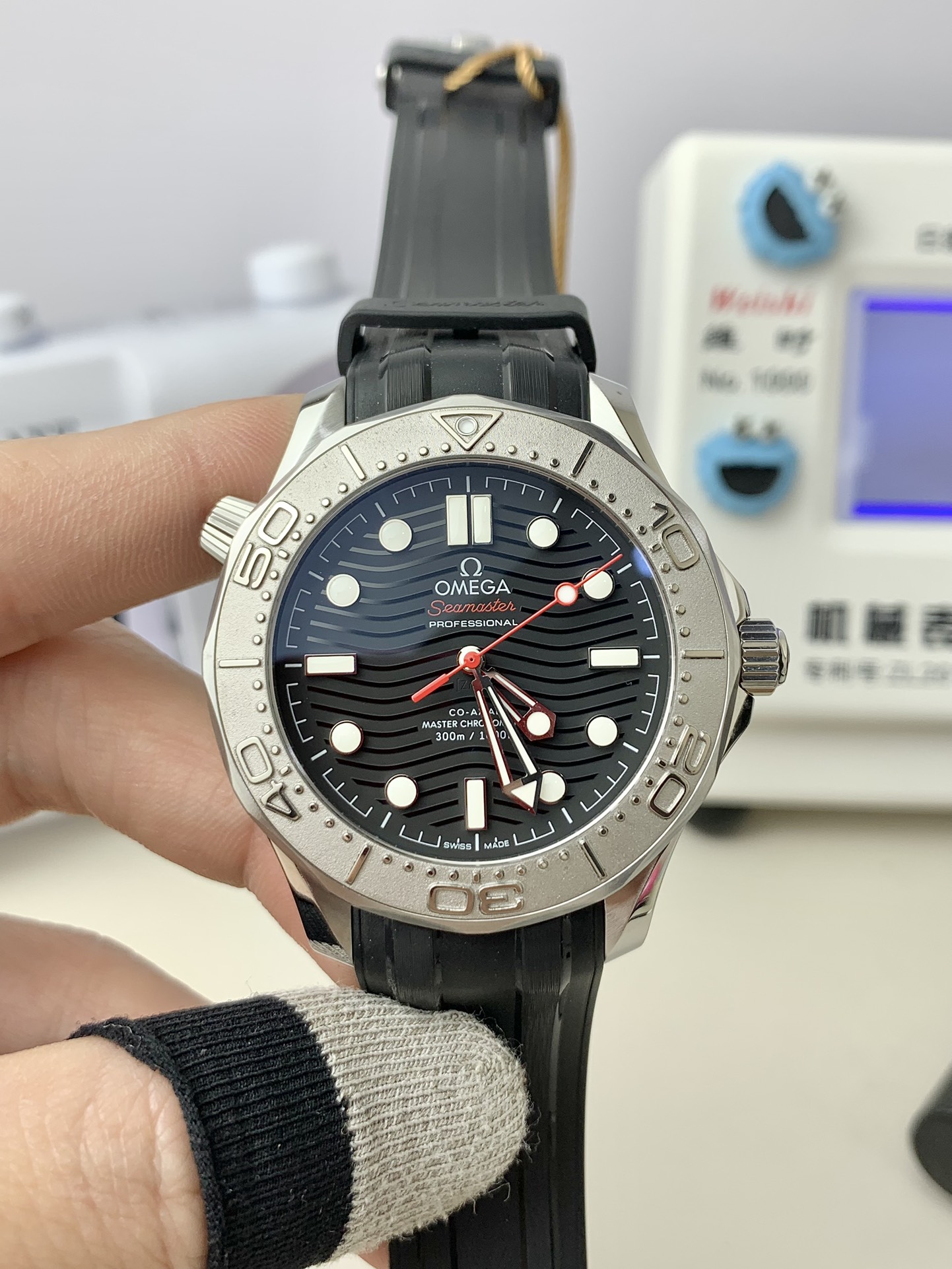 vsf-13179-25d38f008f-i1711711394_9775_0 VS Factory Omega Seamaster Diver 300M 42mm “Nekton Edition” Titanium Bezel Black Rubber Strap (210.32.42.20.01.002) 1:1 Super Clone – DD8806 Movement - Image 1