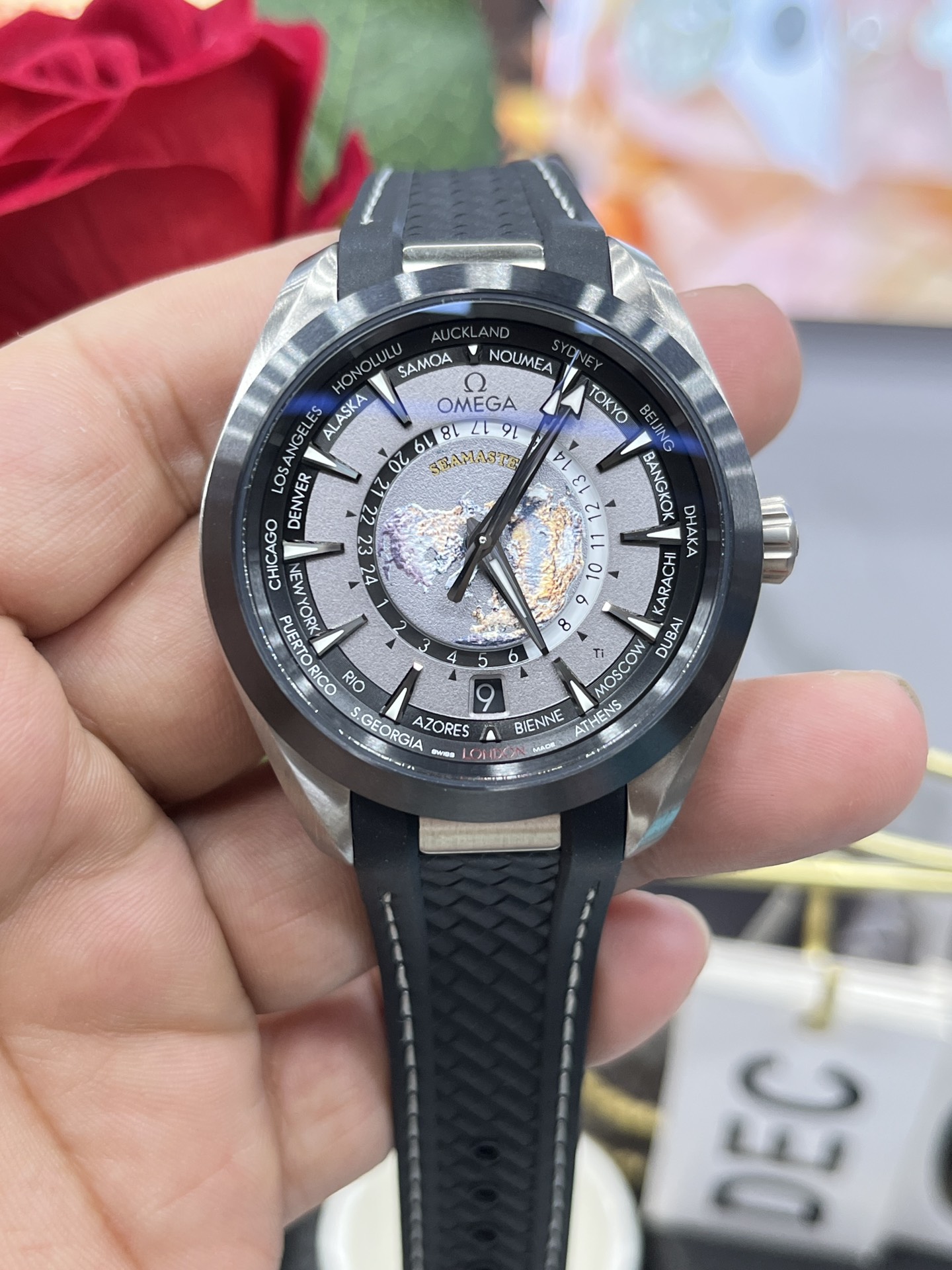 vsf-13301-0b7e335789-i1702475478_3692_0-1 VS Factory Omega Seamaster Aqua Terra 150M Worldtimer 43mm Titanium Grey/Black Dial Ceramic Bezel (220.92.43.22.99.001) 1:1 Super Clone – DD8938 Movement - Image 1
