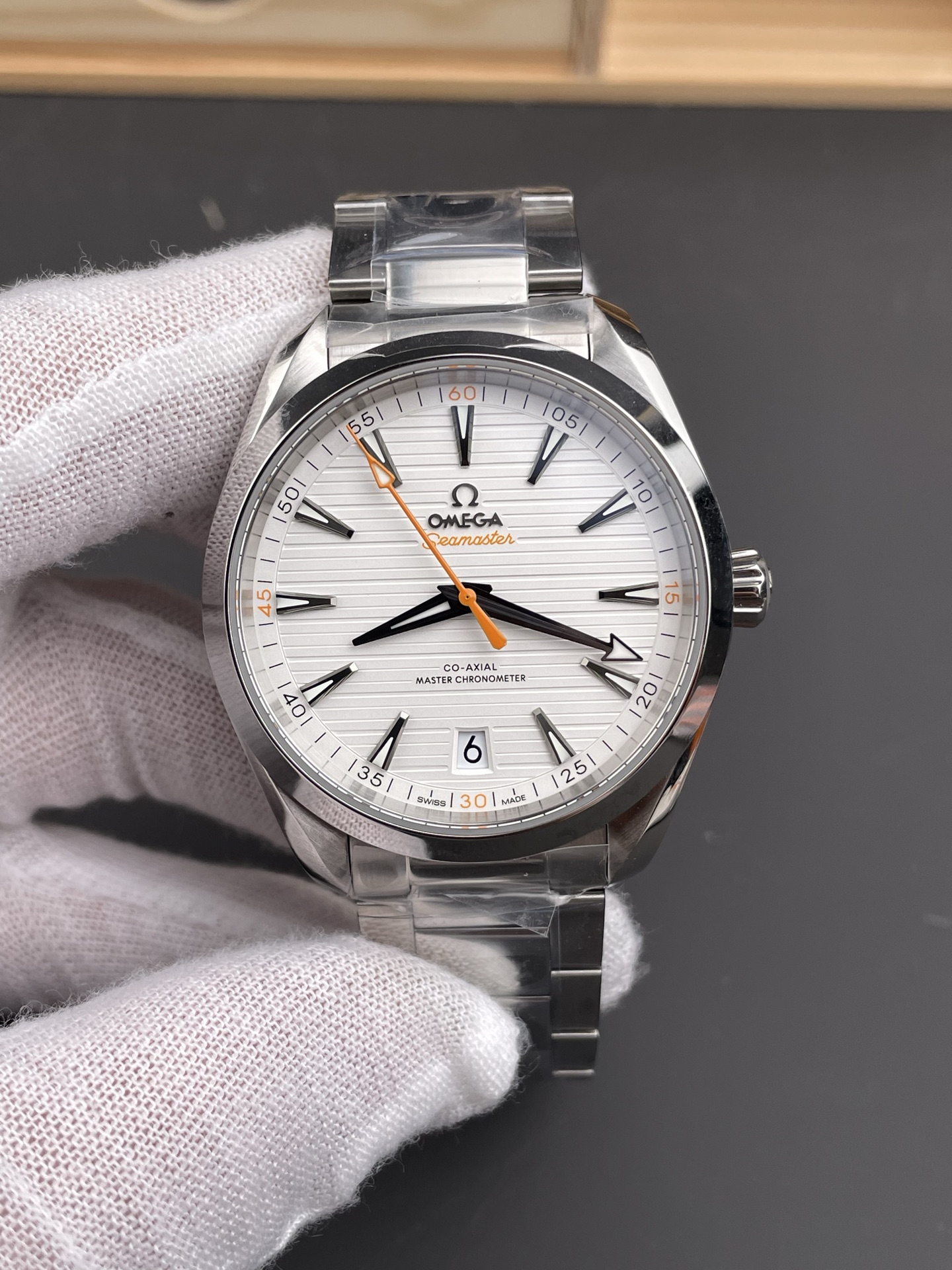 vsf-13635-d50a6d6c28-i1750535132269_4648_0_0-1 VS Factory Omega Seamaster Aqua Terra 150M 41mm White Dial Orange Accents (220.10.41.21.02.001) 1:1 Super Clone – DD8900 Movement - Image 1