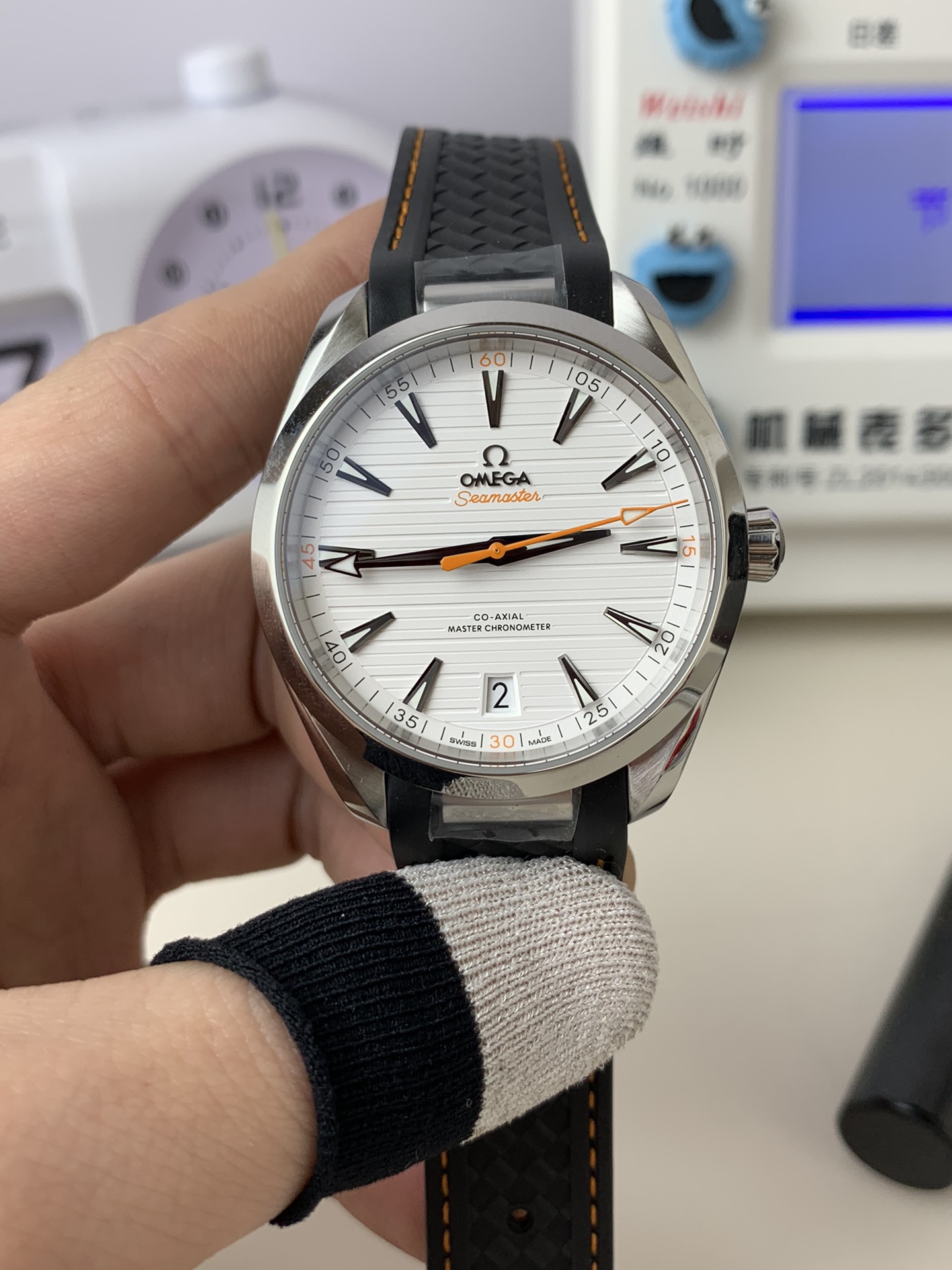 vsf-13649-fbfa90ae78-i1705610942_5285_0-1 VS Factory Omega Seamaster Aqua Terra 150M 41mm White Dial Orange Rubber Strap (220.12.41.21.02.002) 1:1 Super Clone – DD8900 Movement - Image 1