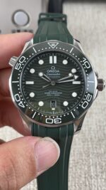 VS Factory Omega Seamaster Diver 300M “Seaweed Green” (210.32.42.20.10.001) 1:1 Super Clone – DD8800 Movement - Image 2