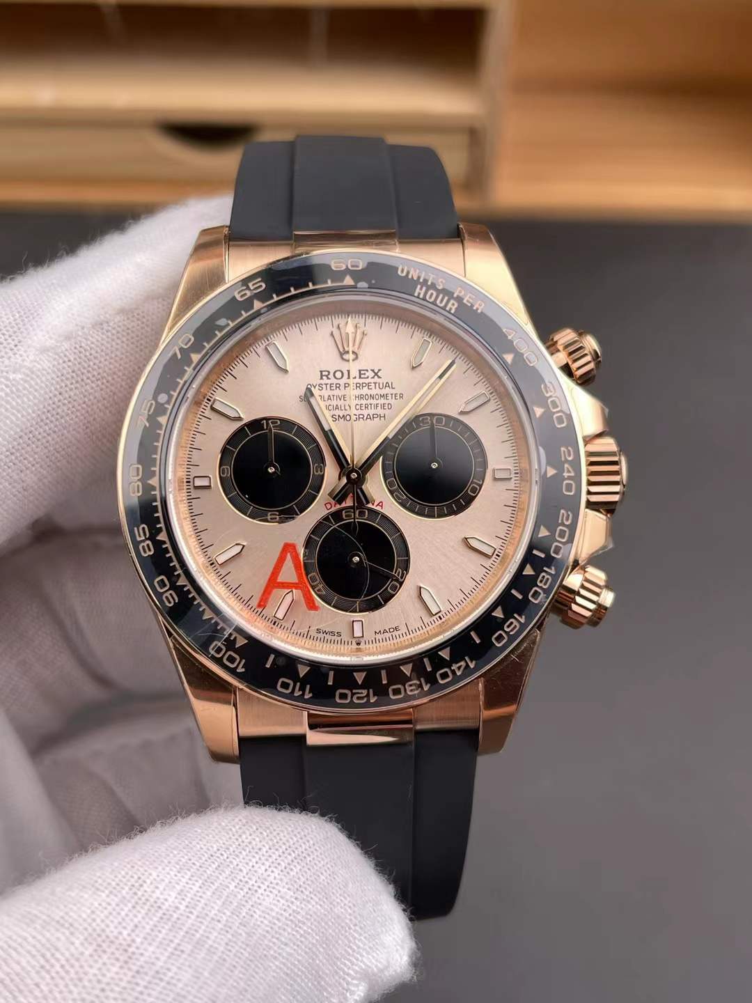 vsf-16092-01f306e433-2026-05-08_105100_261 VS Factory Rolex Cosmograph Daytona 40mm Rosegold Sundust Dial (116515LN) Rubber Strap1:1 Super Clone – DD4131 Movement - Image 1